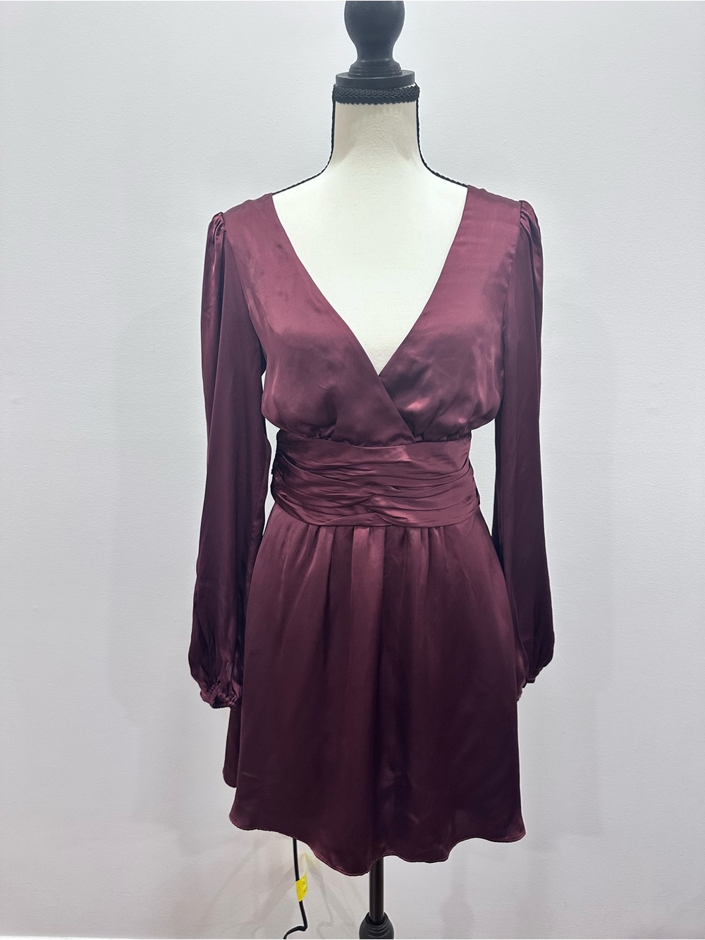 WILFRED ARITZIA Deep Burgundy V-Neck Long Sleeve Rhythm Dress Satin Size Small - Picture 3 of 12